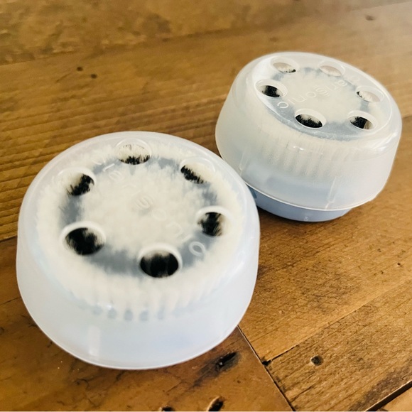 CLARISONIC MIA 2 FACIAL CLEANSING BUNDLE - Picture 11 of 16